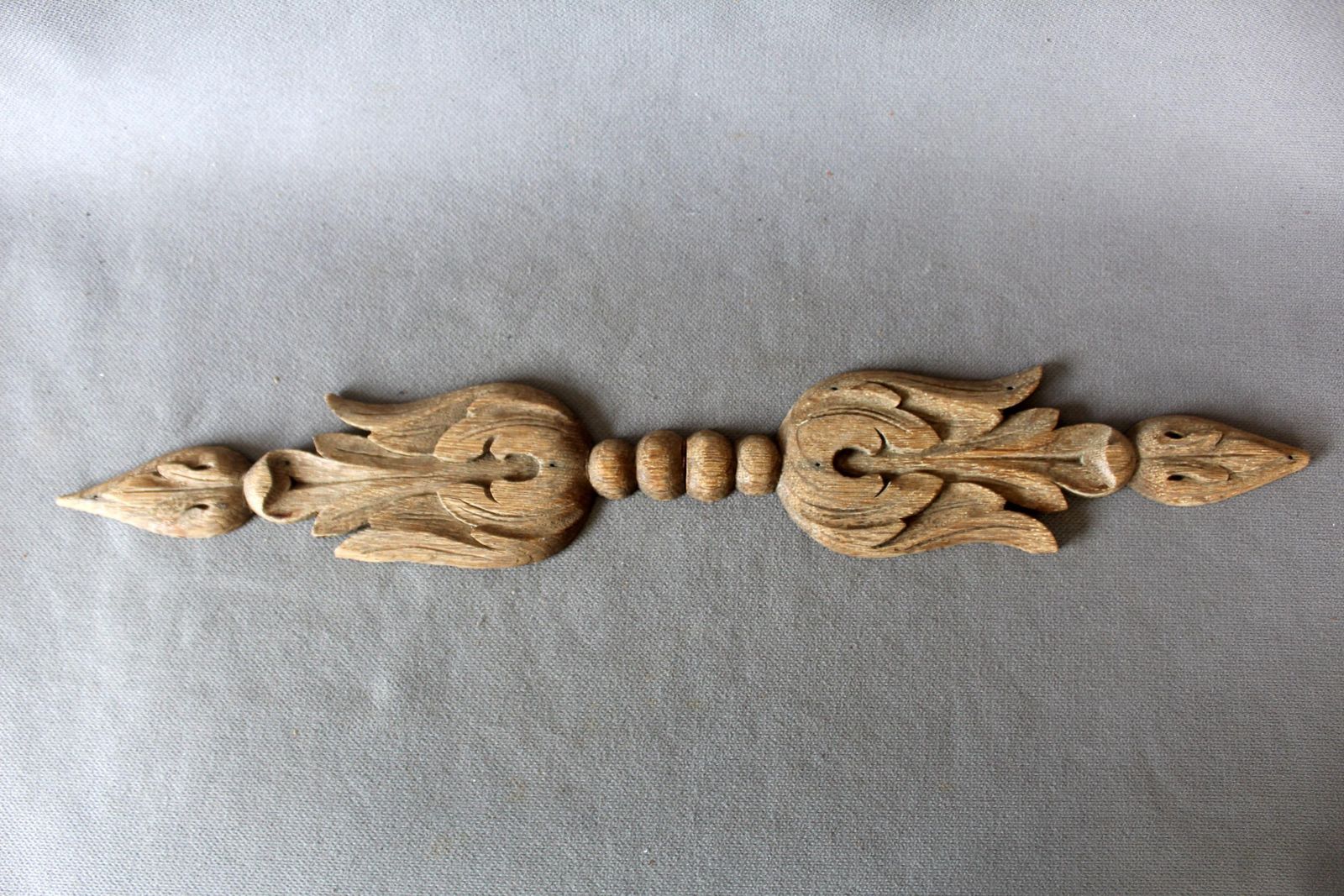 Set van twee antieke Franse handgesneden houten architectuurelementen – ornamenteel, met bladwerkmotief, fries, wanddecoratie of meubelversiering photo for sale