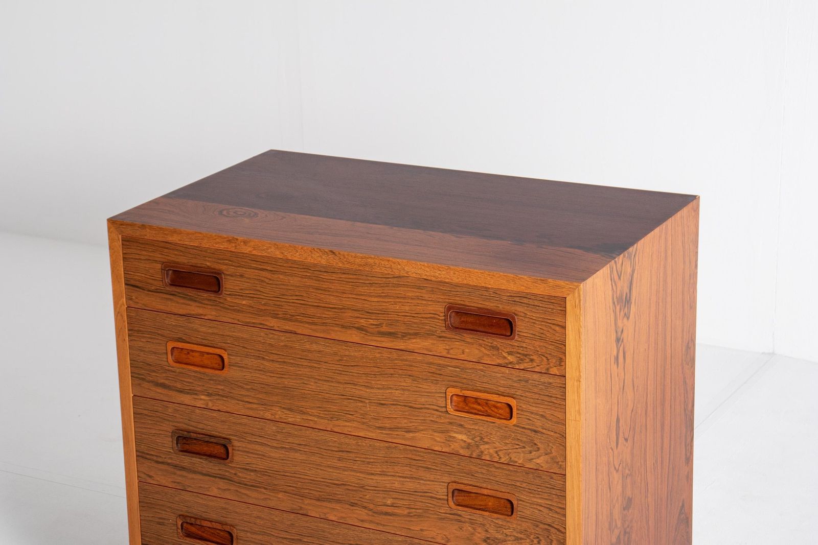 photo furniture Deense Mid-Century Palissander Ladekast van Poul Hundevad - jaren 1960