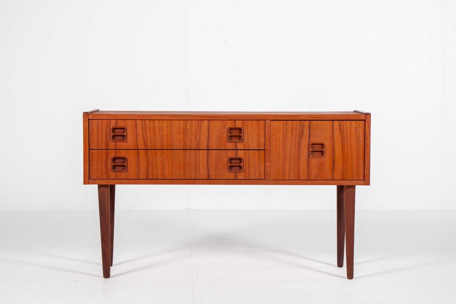 Mid-Century Modern Deens teakhouten dressoir, ladekast, jaren 1960 photo Meubels