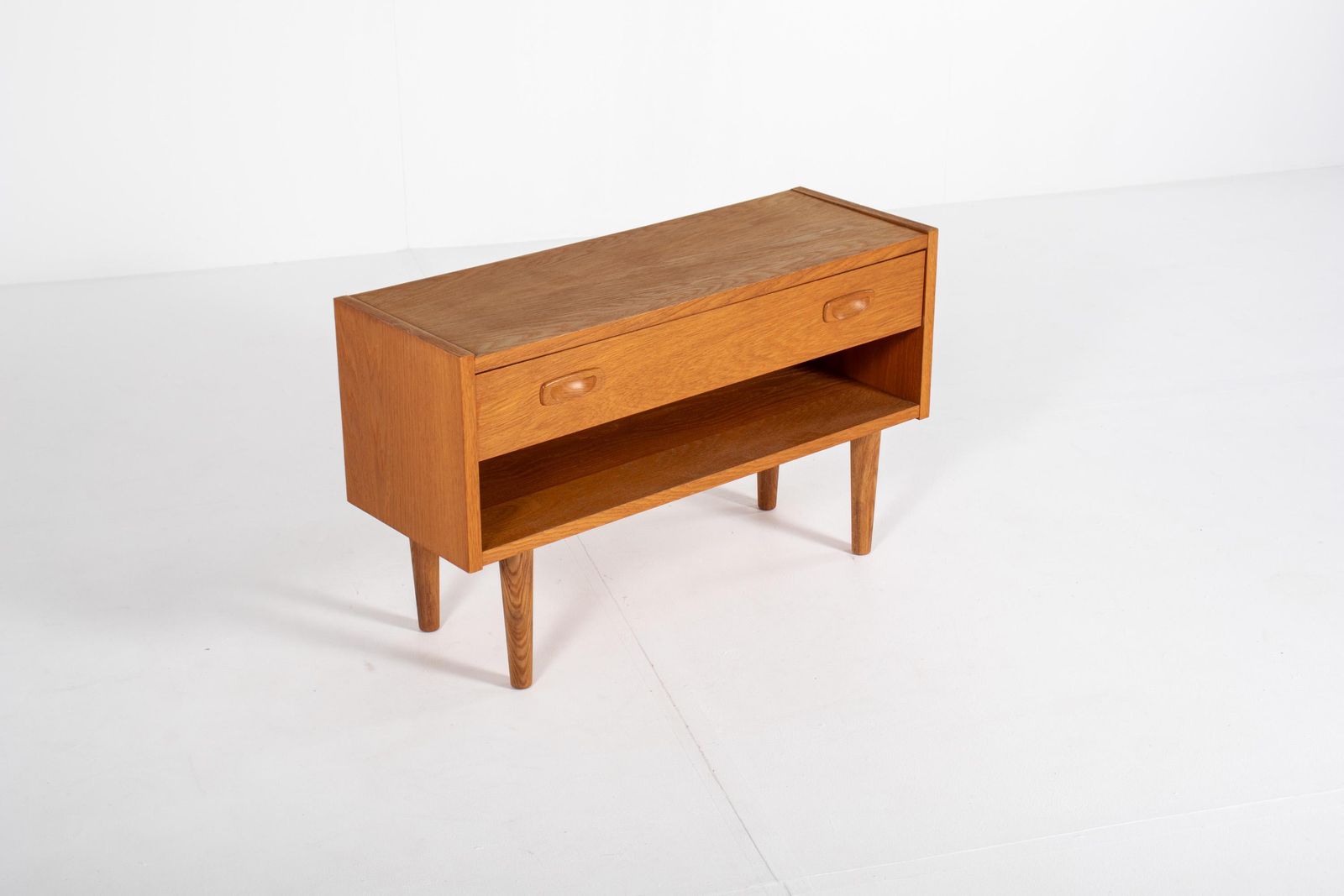 Deens mid-century eiken entree- / gangkastje, jaren 1960 photo buy