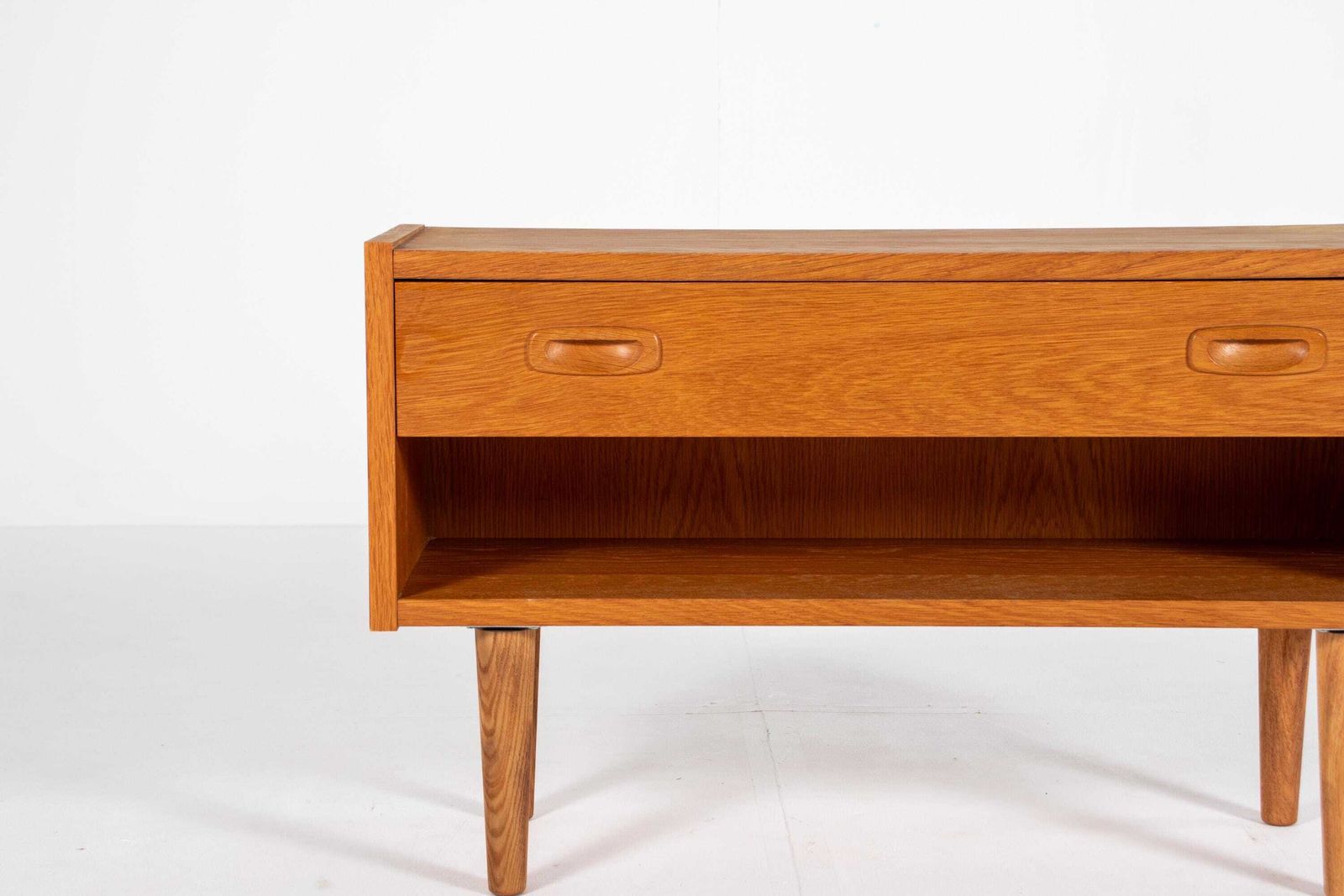 photo for sale Deens mid-century eiken entree- / gangkastje, jaren 1960