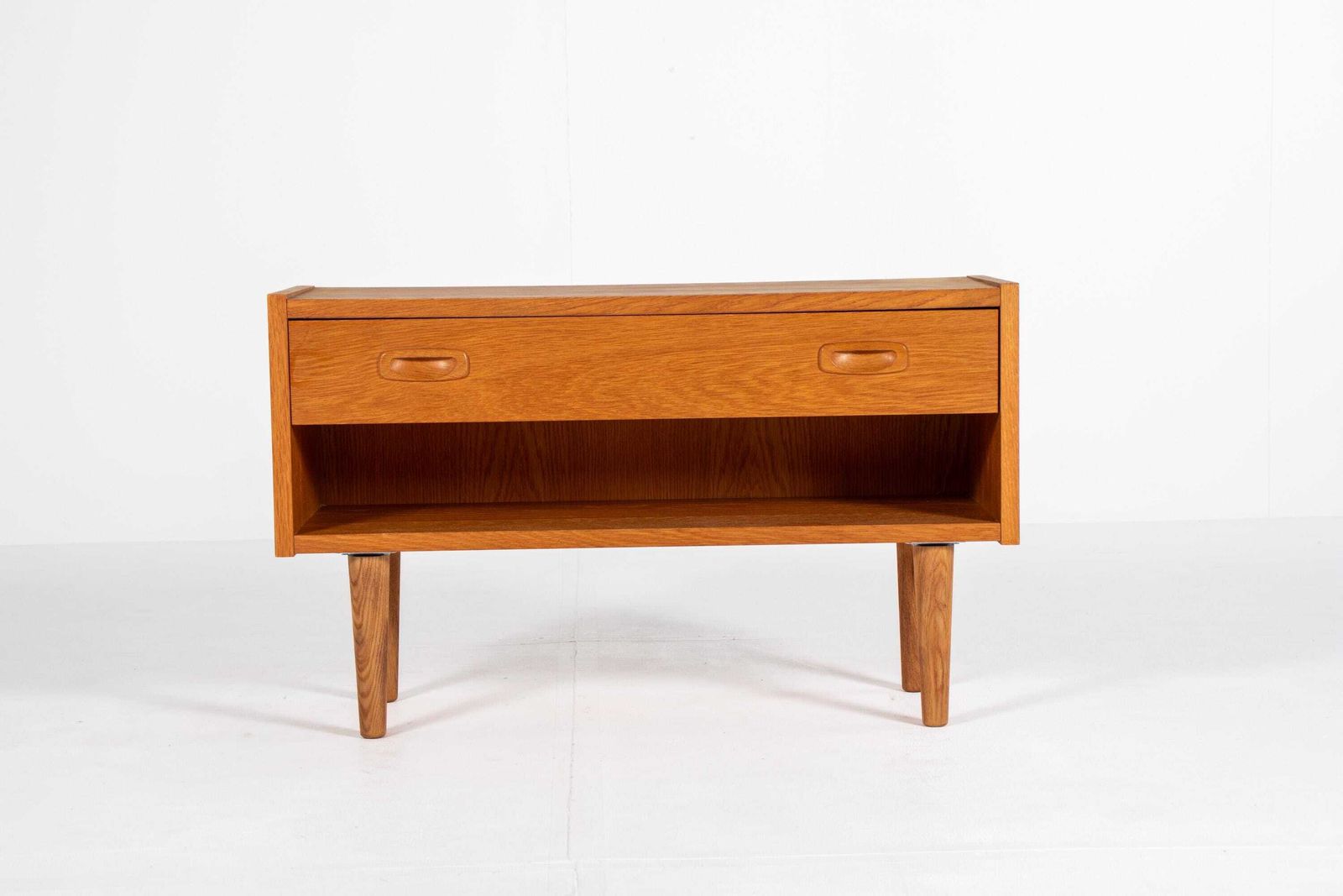 Meubels Deens mid-century eiken entree- / gangkastje, jaren 1960 photo