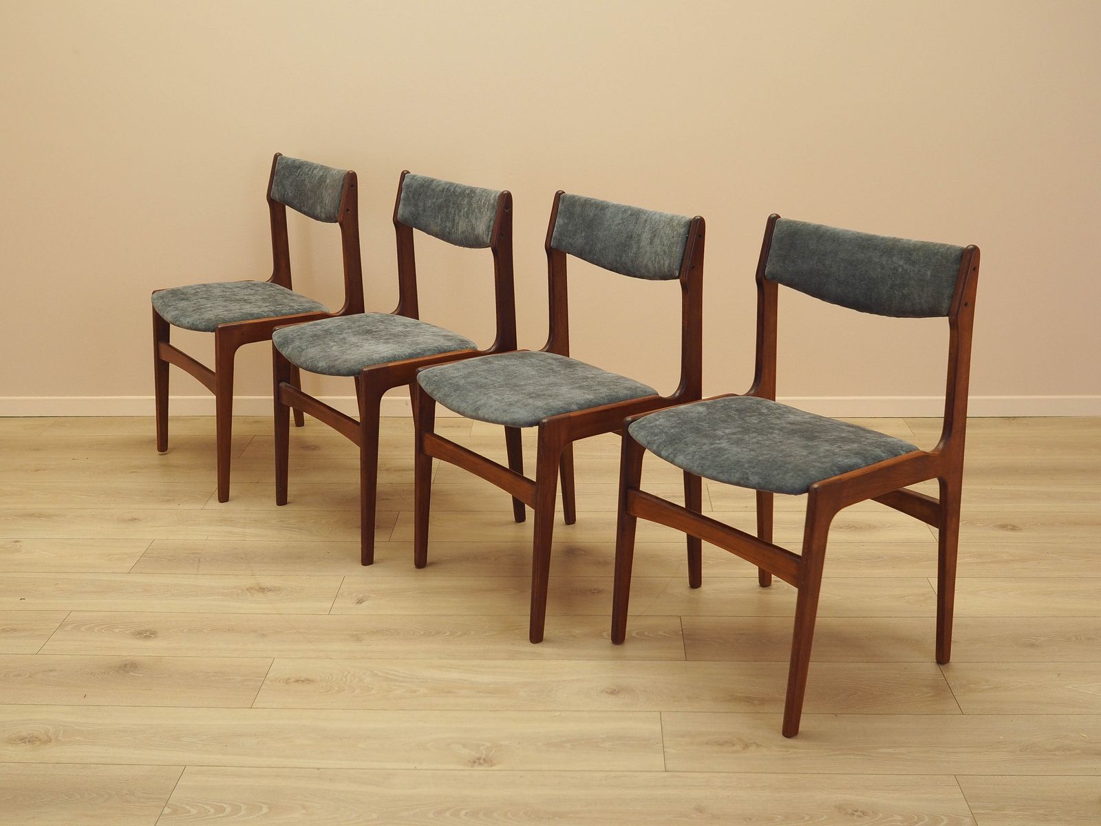 Set van vier teakhouten stoelen, Deens design, jaren 1970, gemaakt in Denemarken photo furniture