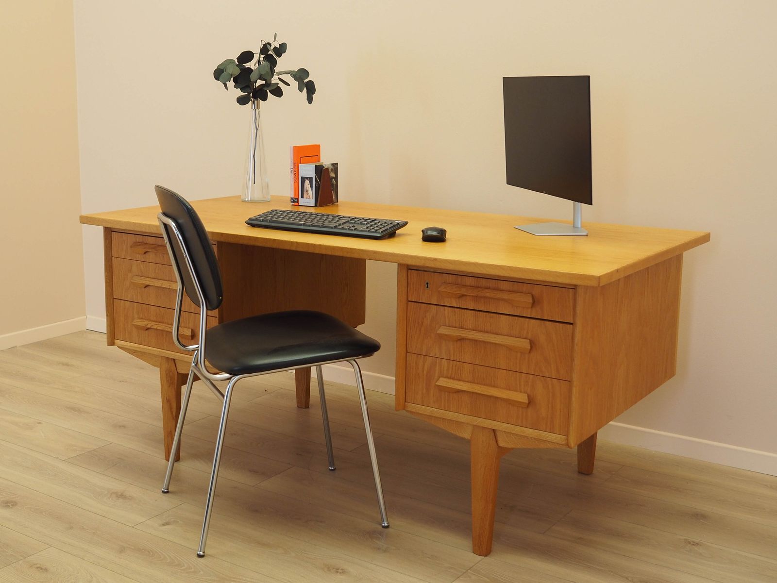 Eiken bureau, Deens design, jaren 1960, ontwerper: Henning Kjærnulf. photo buy