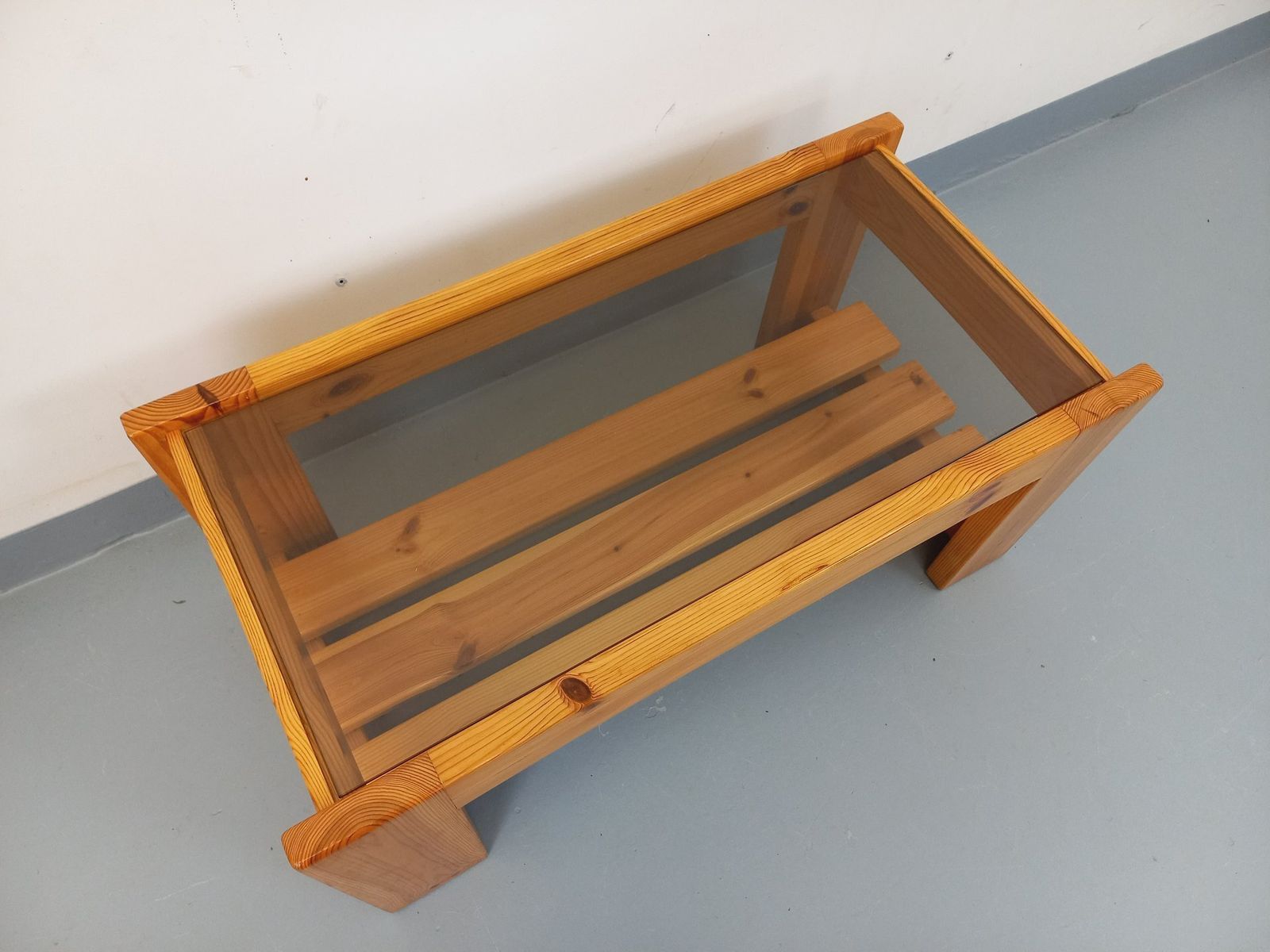 Rechthoekige salontafel van grenenhout en rookglas photo 702.0