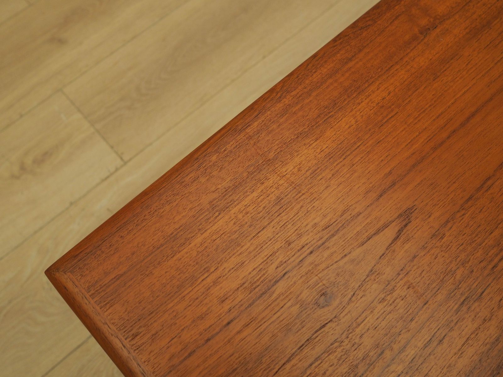 photo furniture Nesttafels van teakhout, Deens design, jaren 1970, gemaakt in Denemarken.