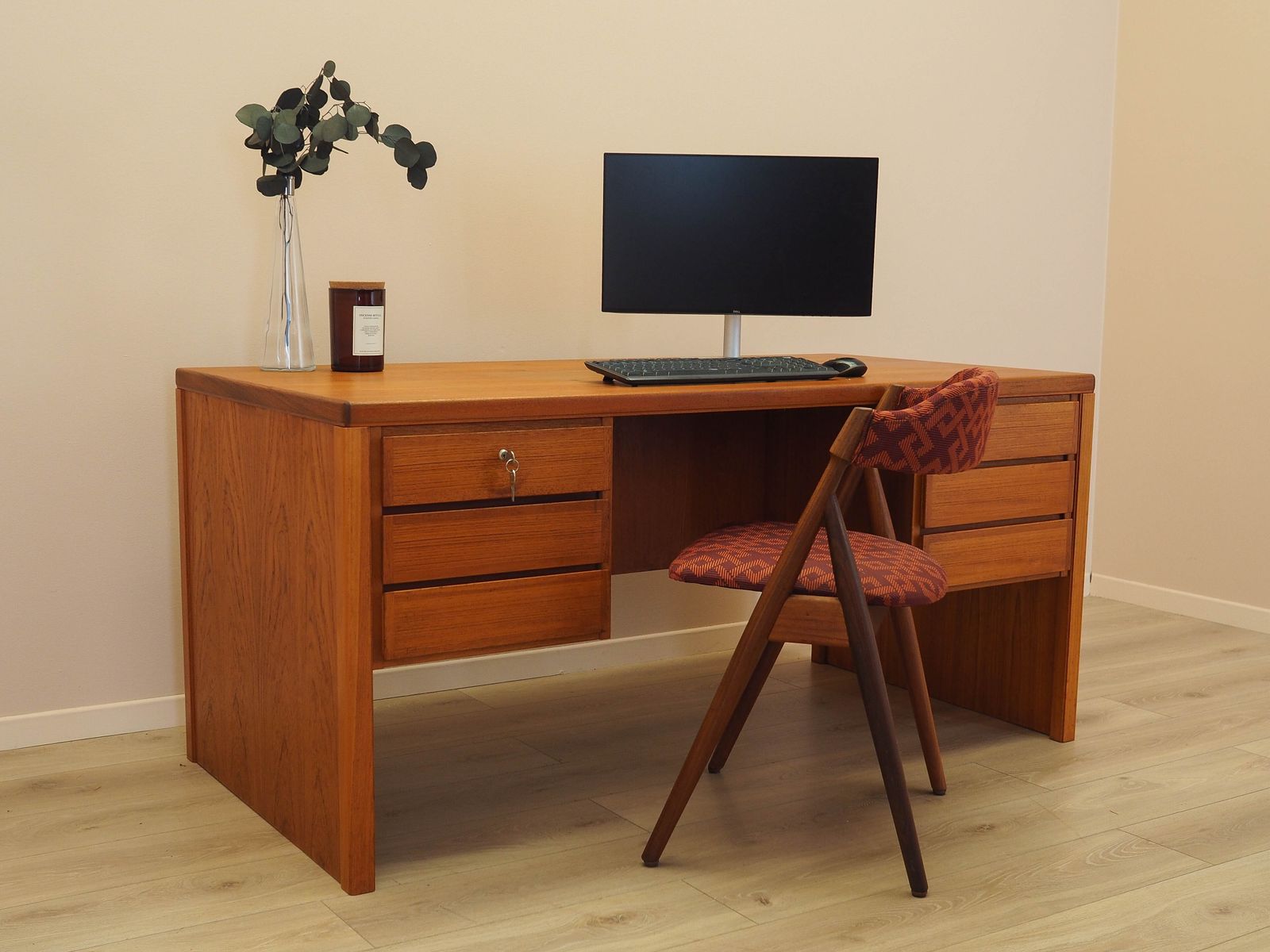 Teakhouten bureau, Deens design, jaren 1970, vervaardigd door Omann Jun. photo for sale