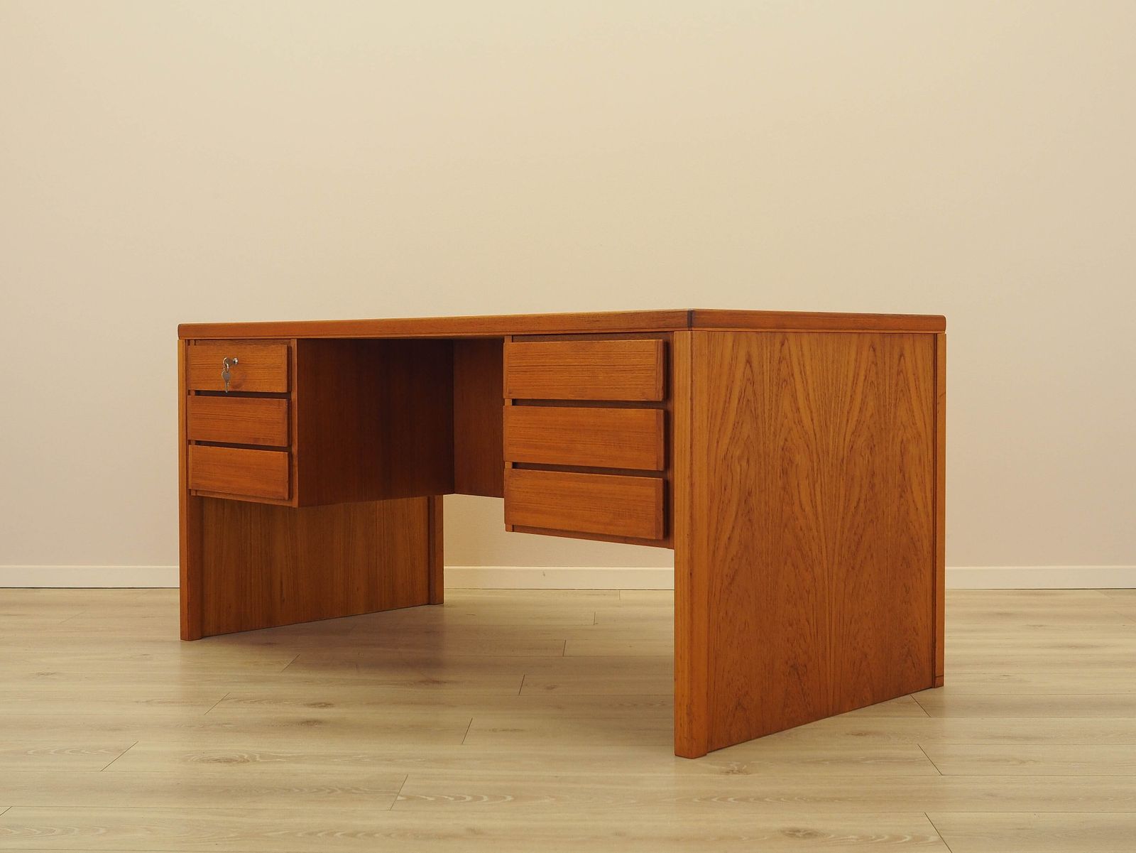 Teakhouten bureau, Deens design, jaren 1970, vervaardigd door Omann Jun. photo vinterior