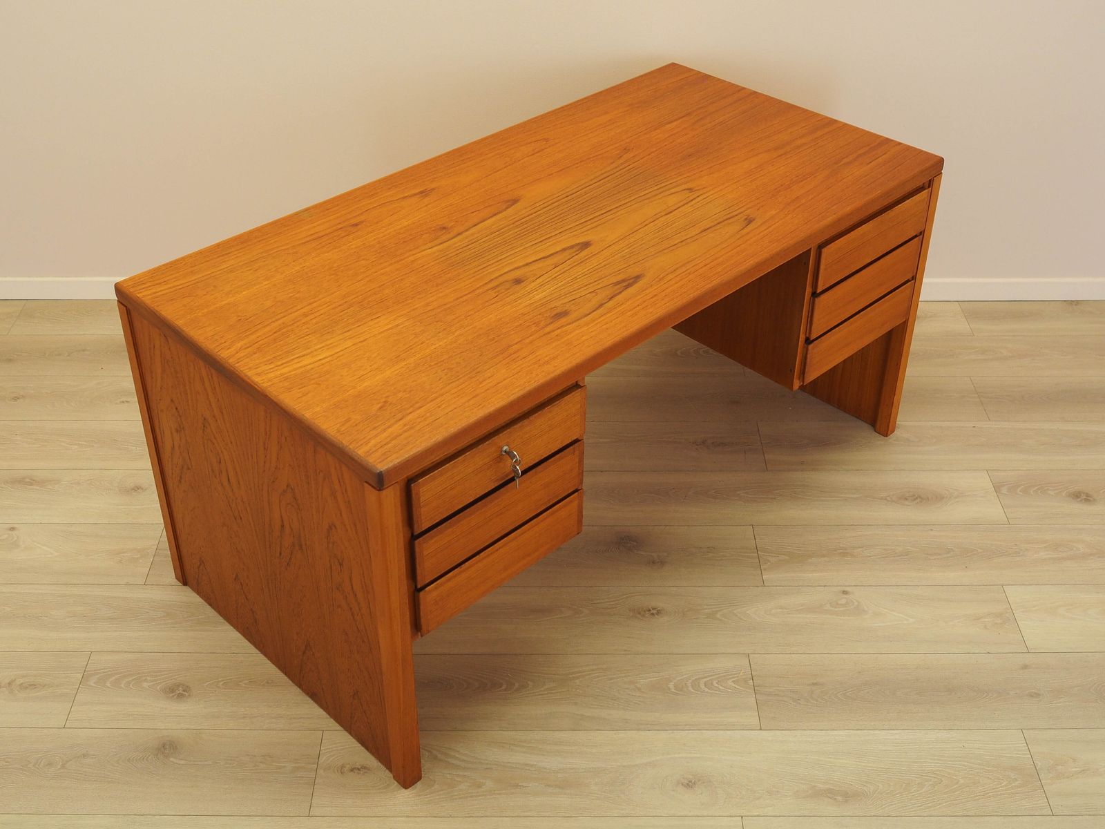 photo vinterior Teakhouten bureau, Deens design, jaren 1970, vervaardigd door Omann Jun.