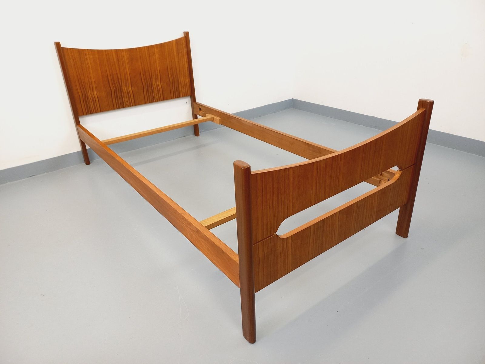 Scandinavisch eenpersoonsledikant in teak photo for sale