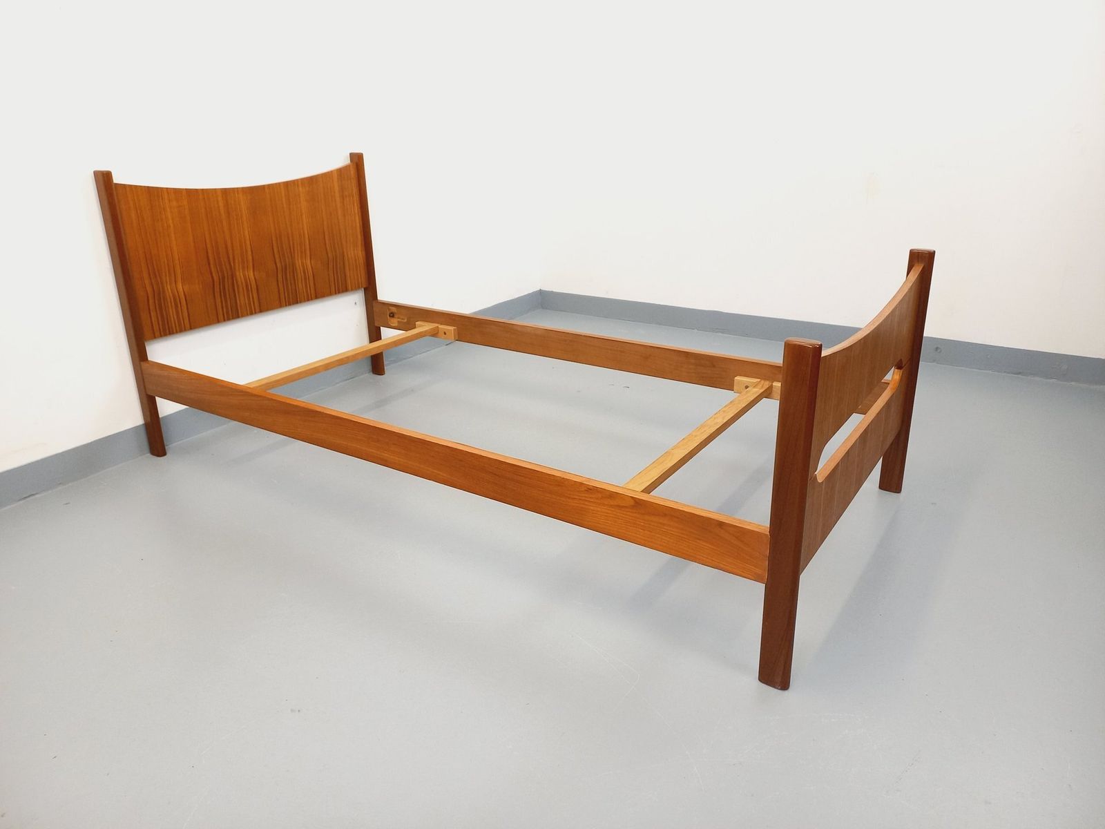 photo vinterior Scandinavisch eenpersoonsledikant in teak