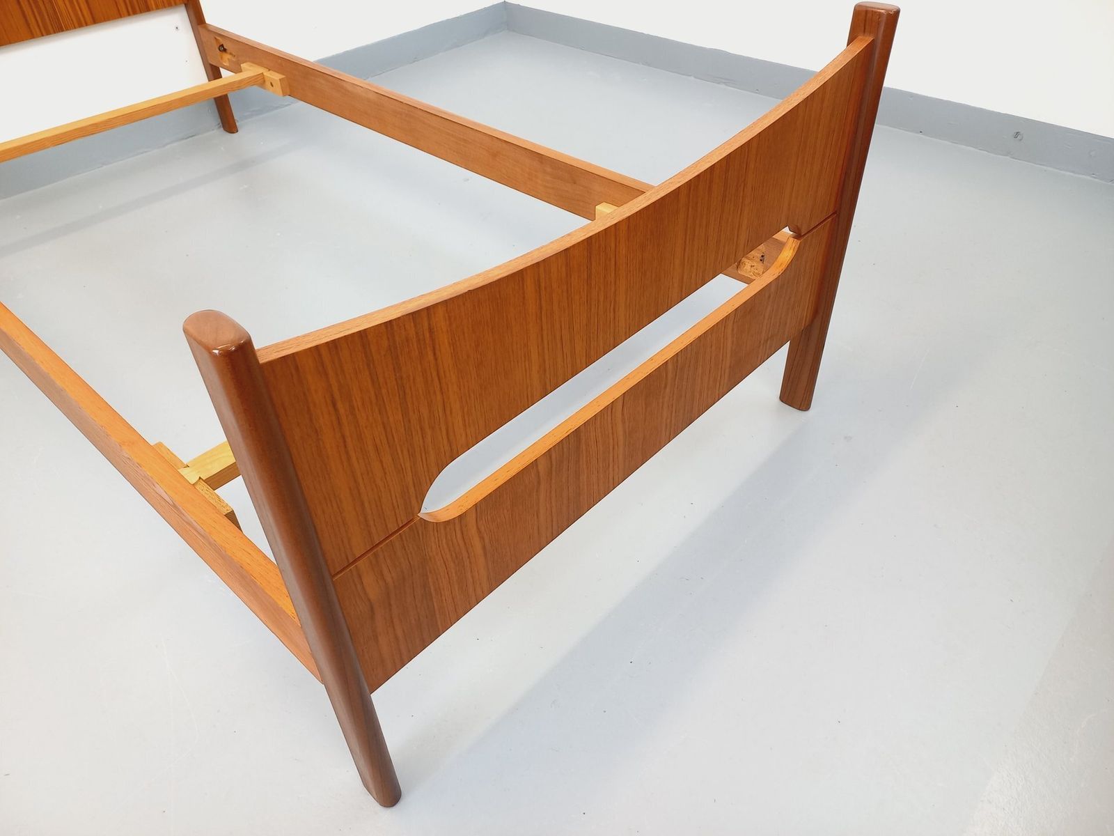 photo vintage Scandinavisch eenpersoonsledikant in teak