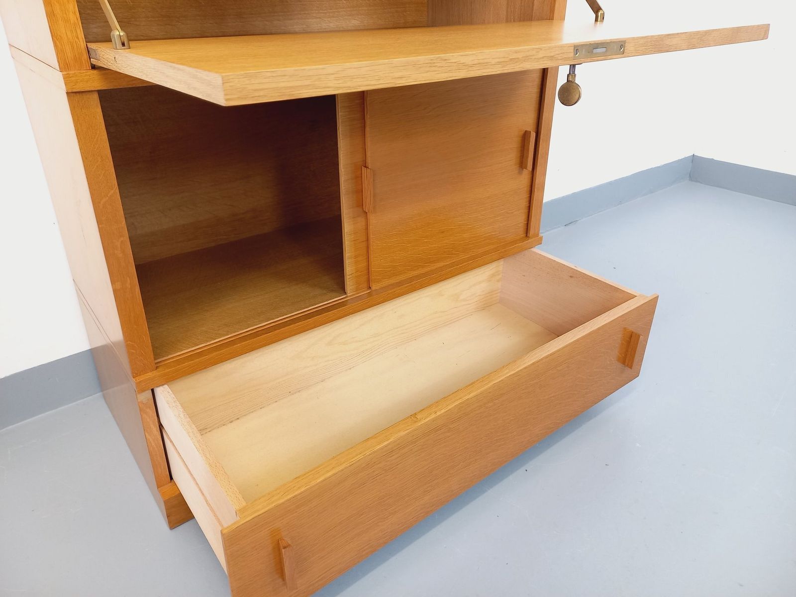 1178.0 Opbergkast met Eiken Secretaire photo