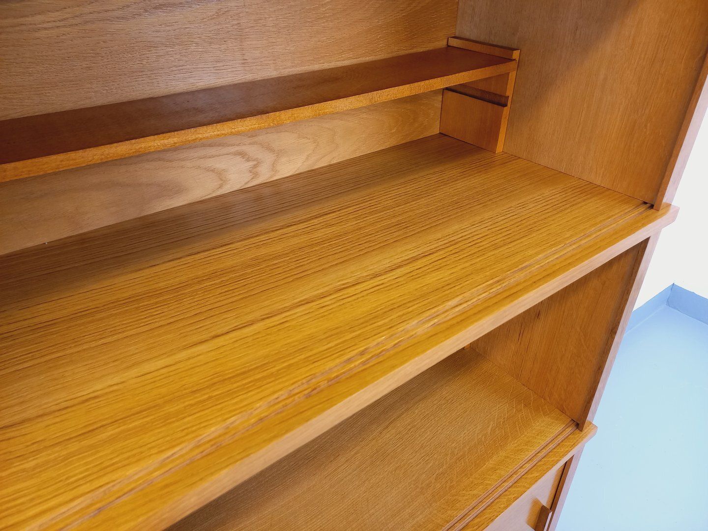 Opbergkast met eikenhouten boekenkast photo Meubels
