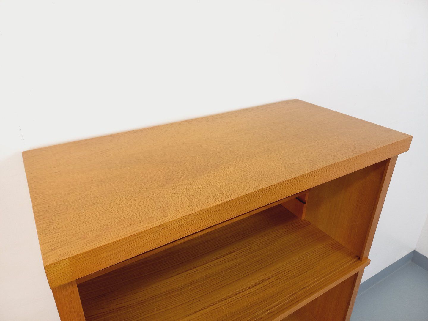 photo for sale Opbergkast met eikenhouten boekenkast