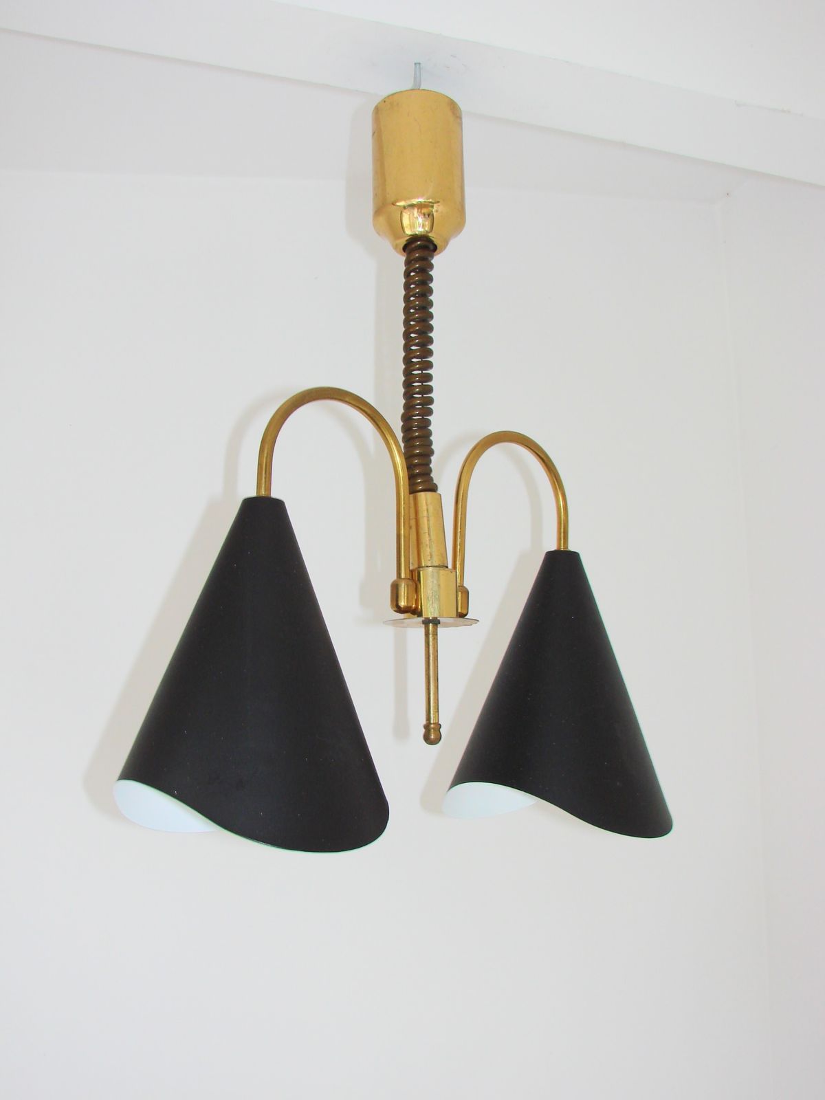 Mid-Century Modern hanglamp, messing en metaal, jaren 1970. photo vinterior