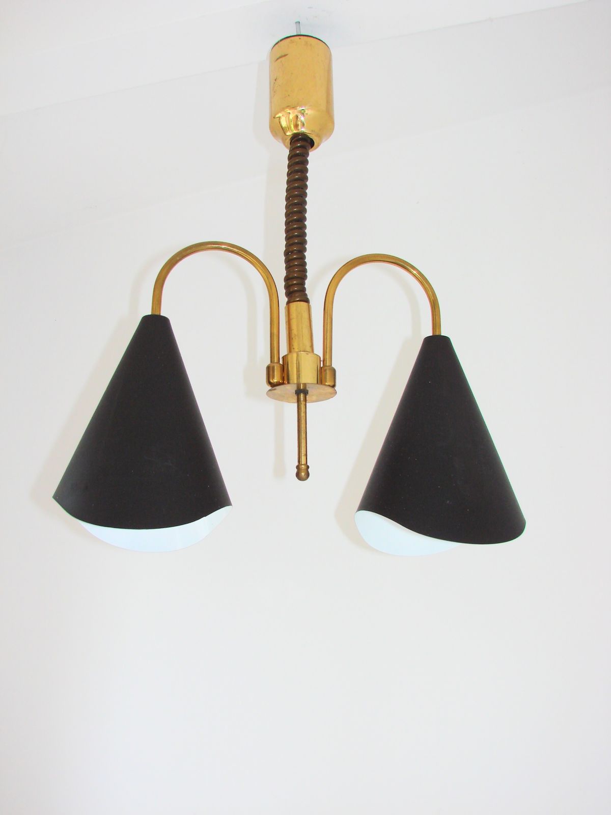 photo vinterior Mid-Century Modern hanglamp, messing en metaal, jaren 1970.