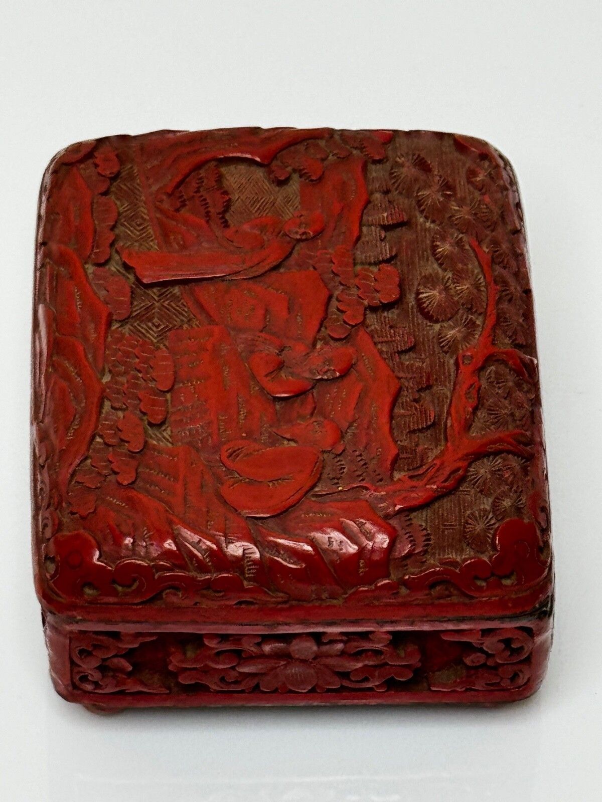 photo buy Klein Chinees sieradendoosje, cinnabar gelakt émail, Qing-dynastie, 19e eeuw