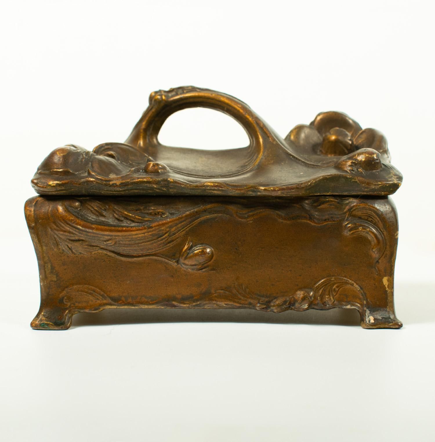 Boîte à bijoux Art Nouveau   Marquée « Jb Signifies The Best » photo furniture