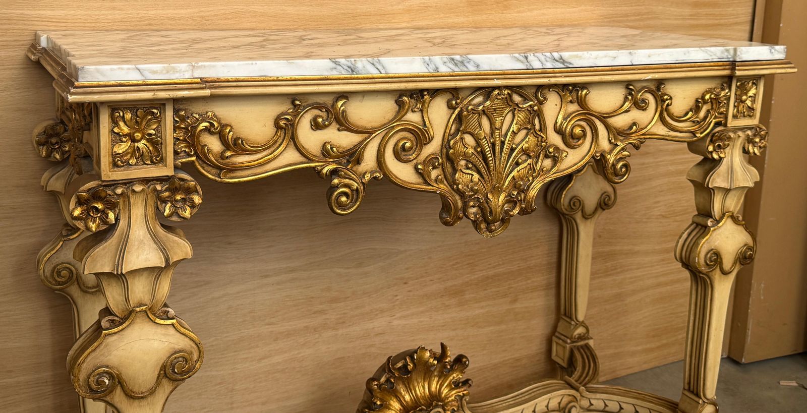 Console Louis XV Rococo, plateau en marbre, avec accents dorés photo 2306.0
