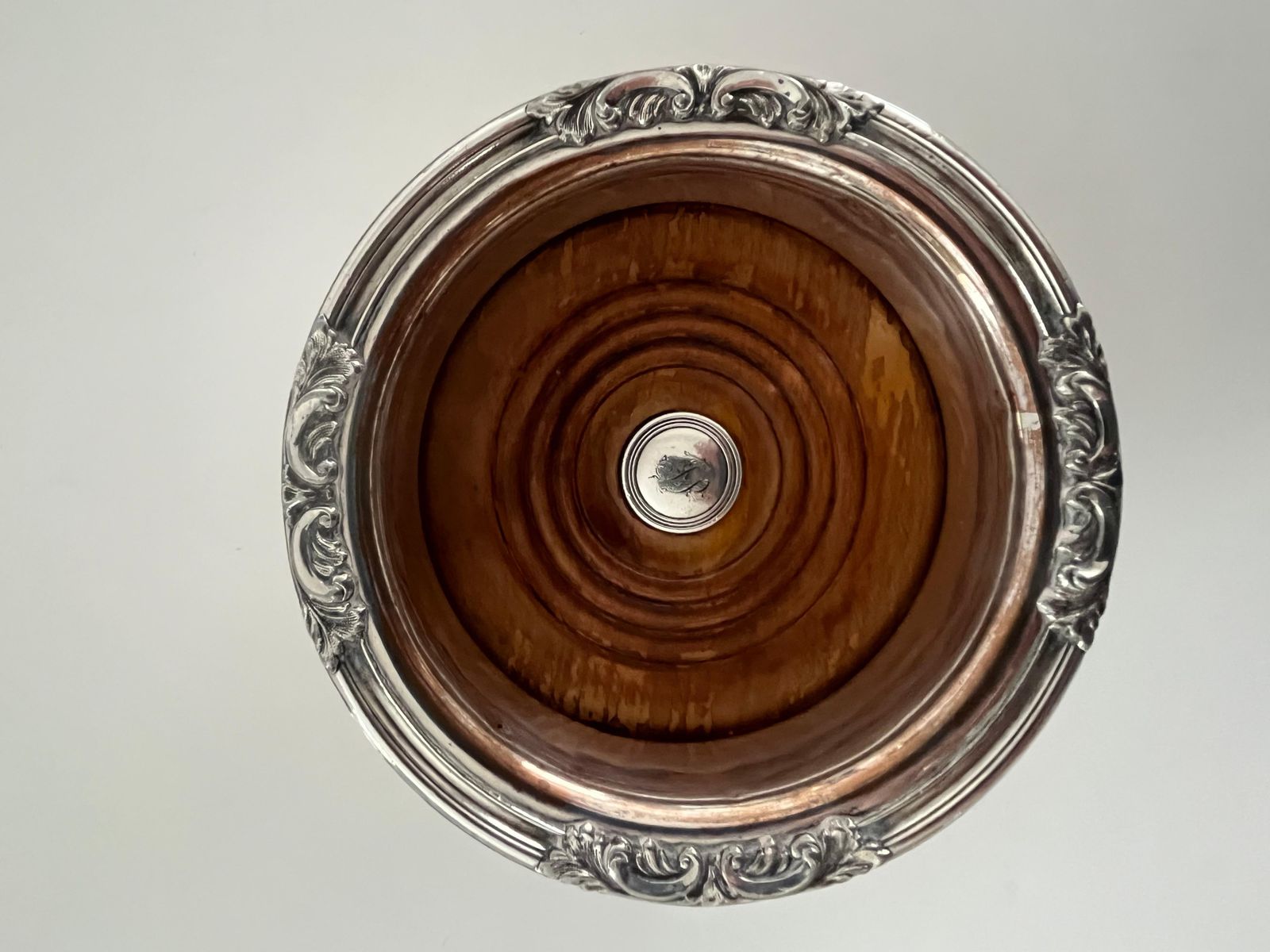 photo furniture Paar Georgische wijncoasters van zilver en Sheffield plate, ca. 1790