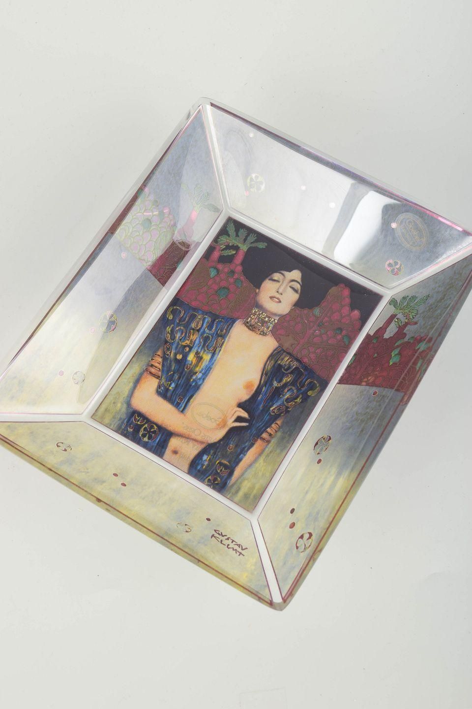 Coupe rectangulaire en verre Goebel, motif Judith I (1901) de Gustav Klimt, années 1980 photo furniture