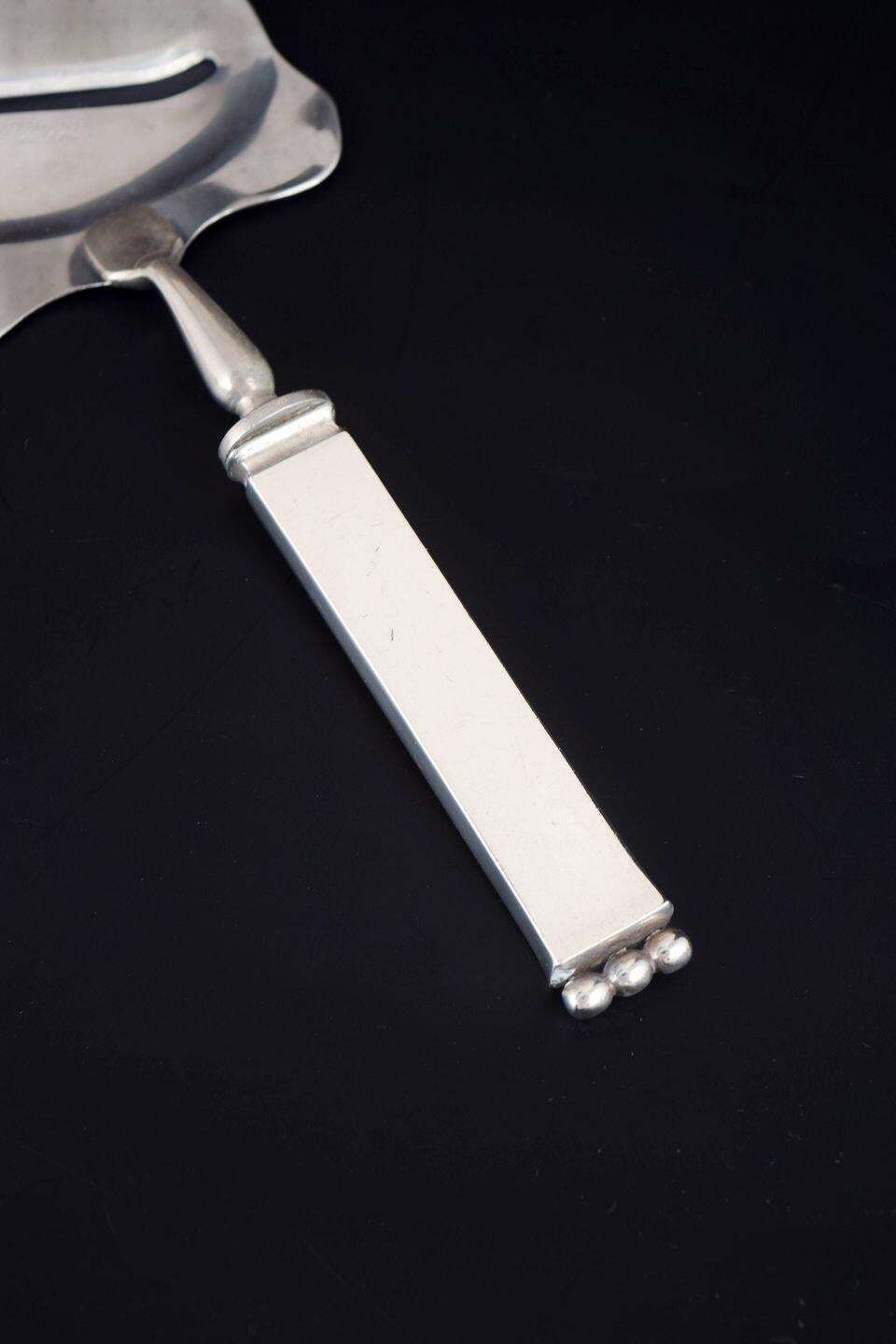 Coupe-fromage Art Deco Evald Nielsen en argent et acier inoxydable, années 1930 photo for sale