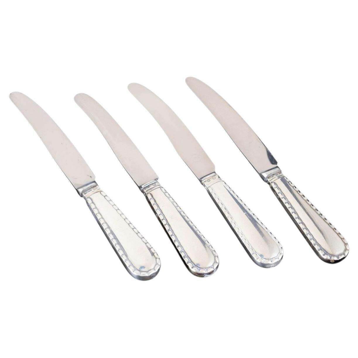 Georg Jensen, set de quatre couteaux en argent et acier inoxydable. Motif Beaded.