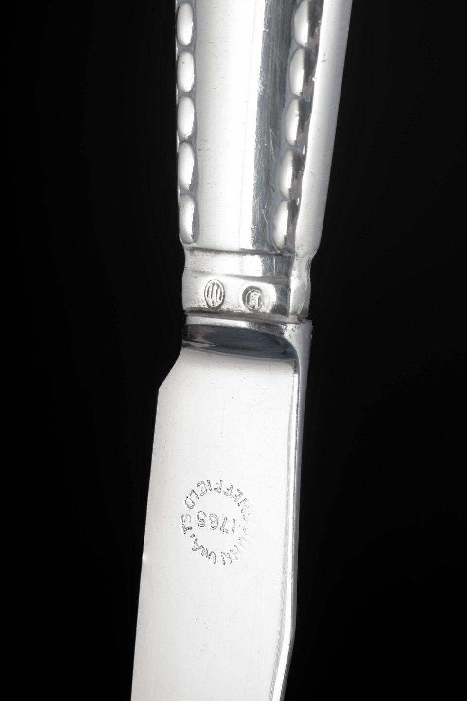 Georg Jensen, set de quatre couteaux en argent et acier inoxydable. Motif Beaded. photo Décoration