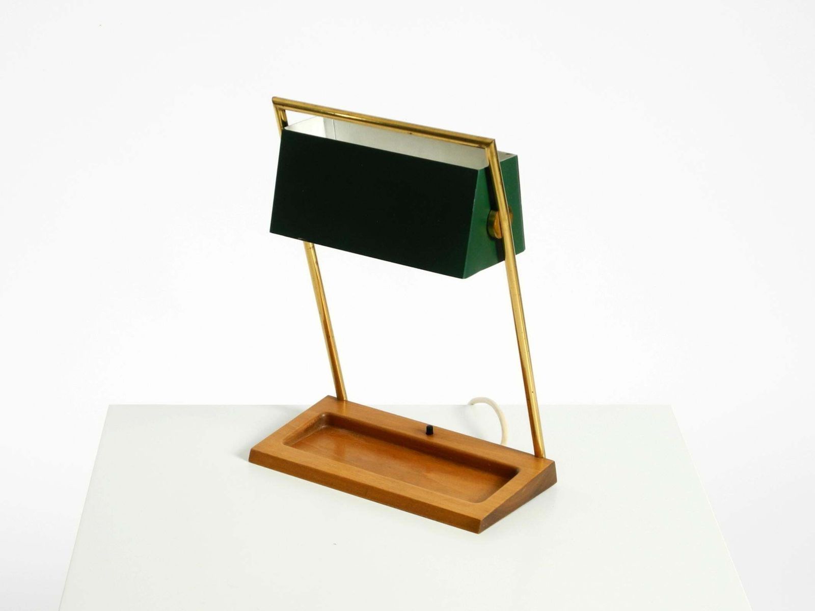 Temde Tafellamp uit de jaren 1960 met Messing Frame, Teakhouten Voet en Groene Lampenkap photo buy