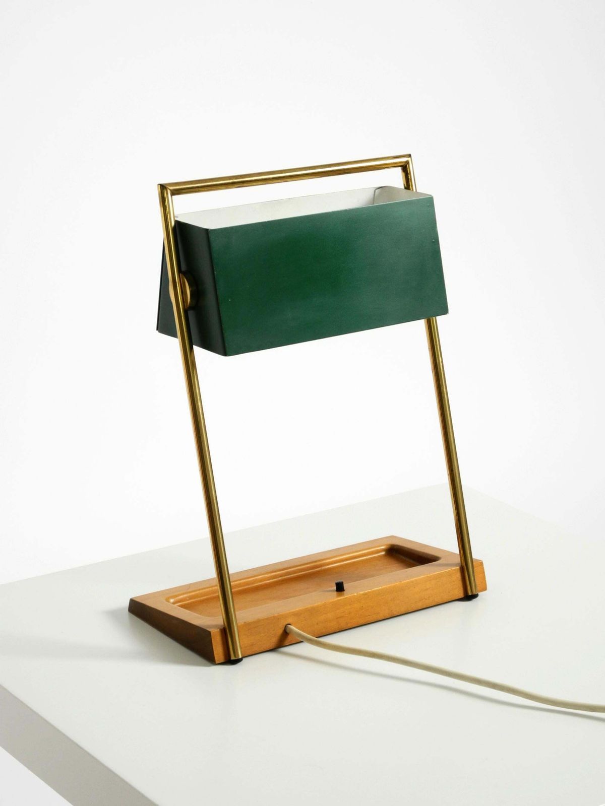 photo for sale Temde Tafellamp uit de jaren 1960 met Messing Frame, Teakhouten Voet en Groene Lampenkap