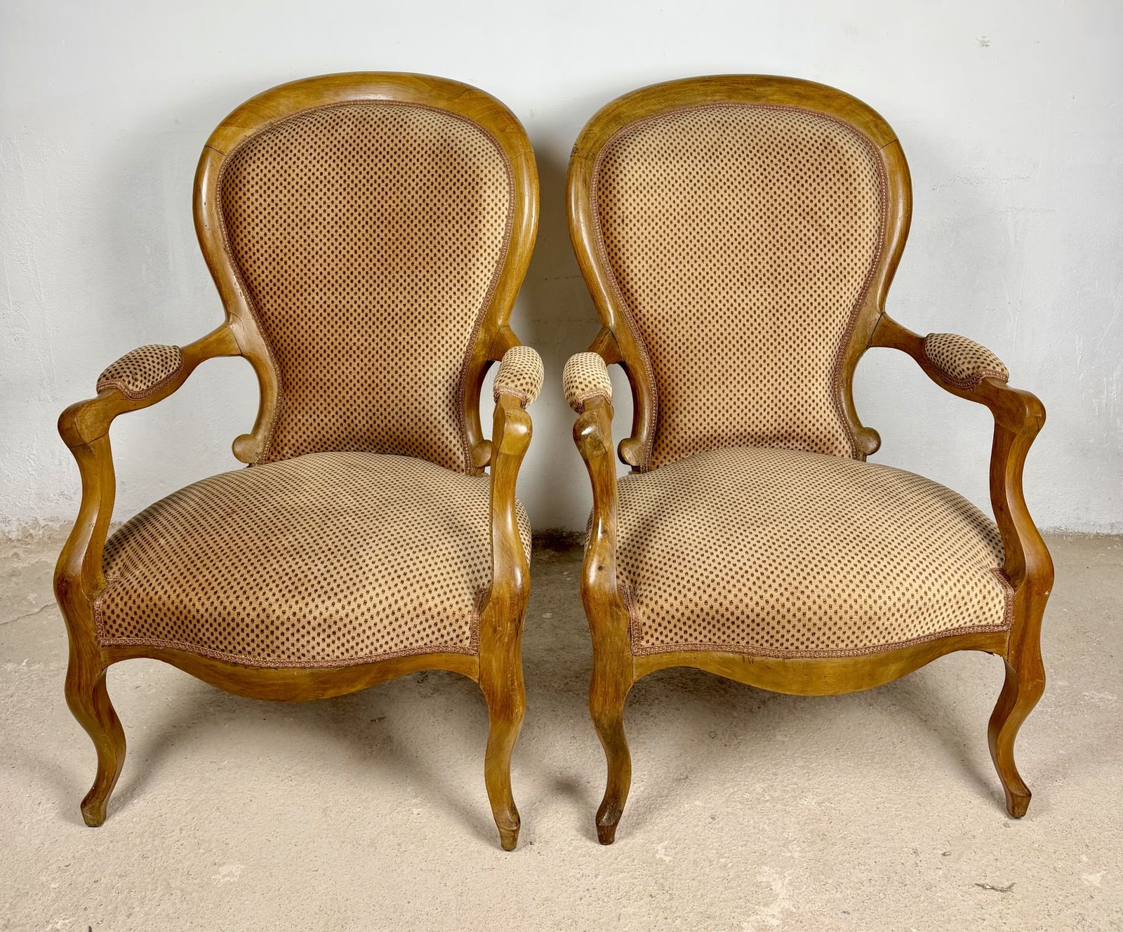 Paar Franse fauteuils in Louis XV-stijl, midden 20e eeuw photo buy