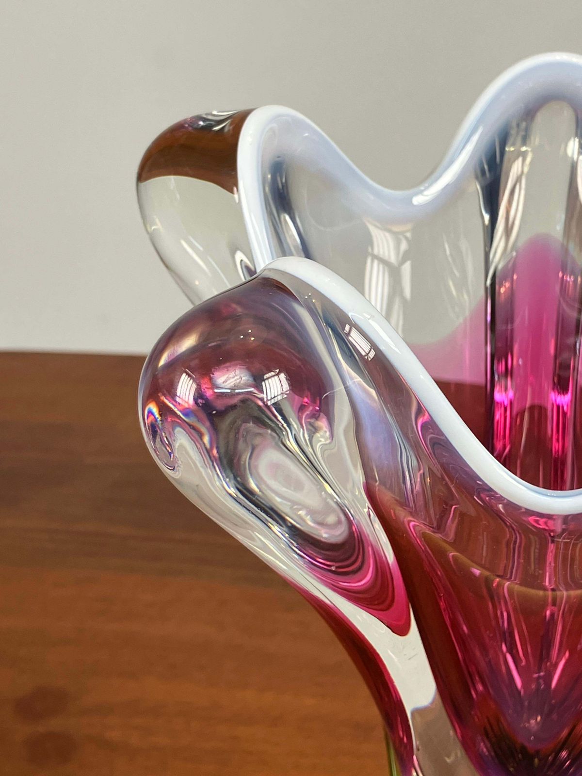 Vase en verre artistique par Josef Hospodka pour Chribska Glassworks, années 1960 photo furniture