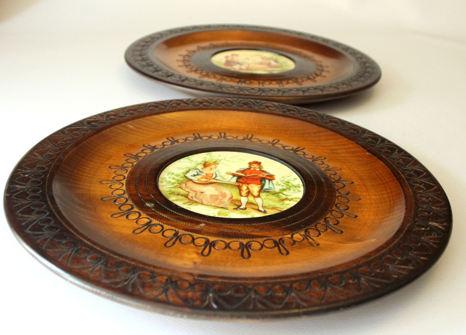 1950s   Set Of 2 Handmade Wall Plates Made Of Wood And Ceramic   Made With Pyrography And Ceramic Painting photo Art