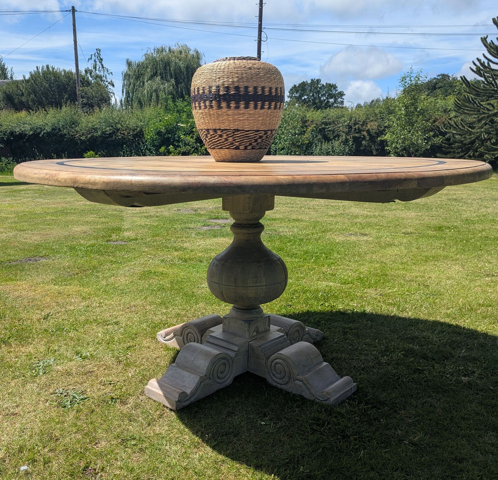 photo for sale Grande table ronde vintage French Home en bois d'acacia, pied central, réf. 0334