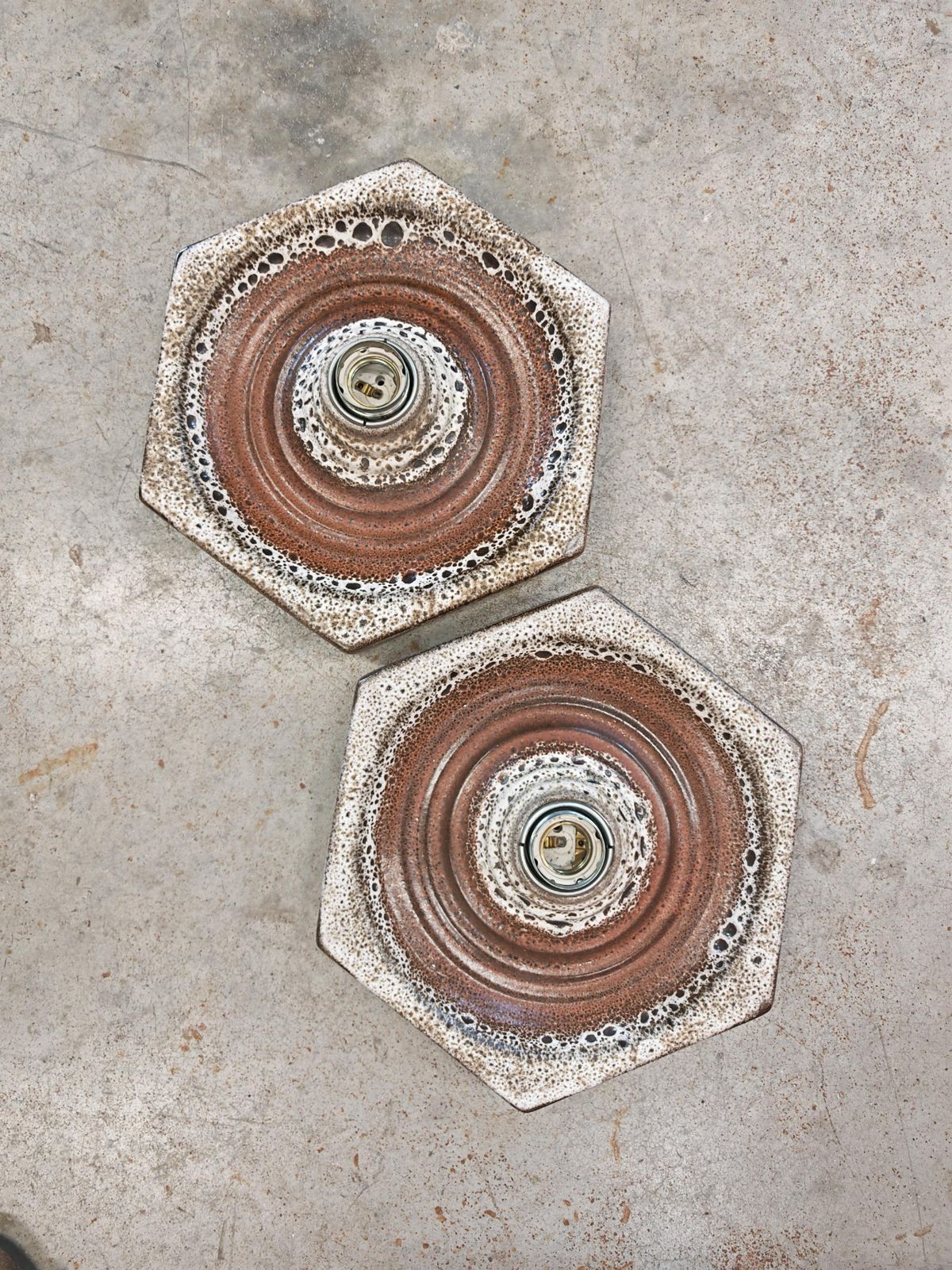 photo furniture Paar Mid-Century Modern Hexagonale Fat Lava Wandlampen, West-Duitsland jaren 1970