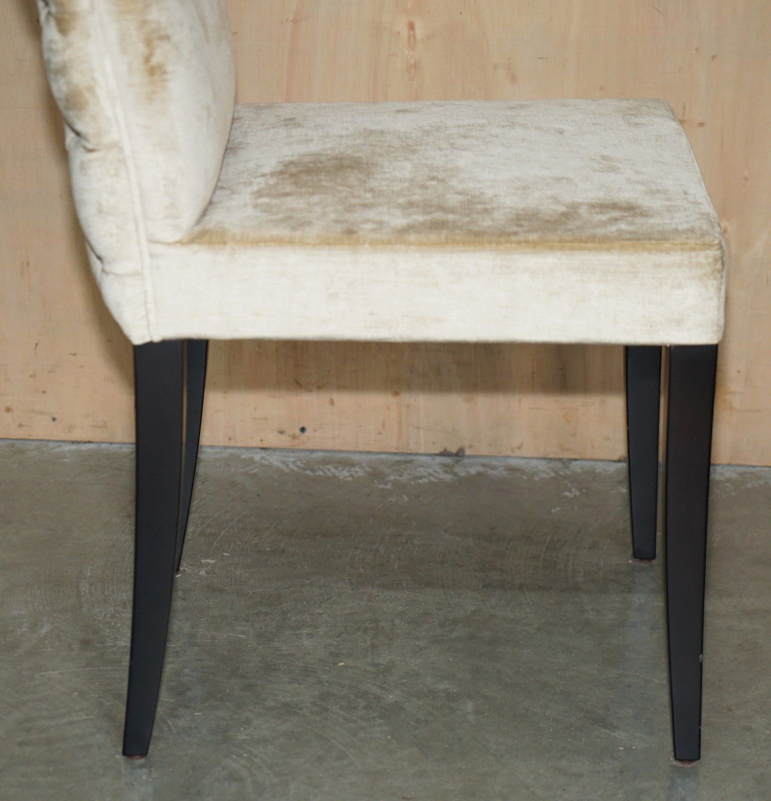 photo furniture Four Lovely Fendi Chesterfield Tufted Velvet Upholstery Fendi Casa Dining Chairs