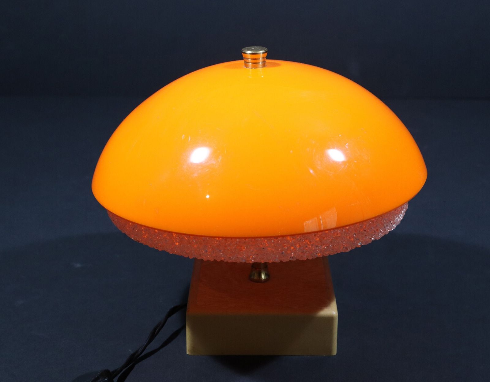 Petite lampe de table vintage française en forme de champignon, en acrylique orange et transparent photo buy