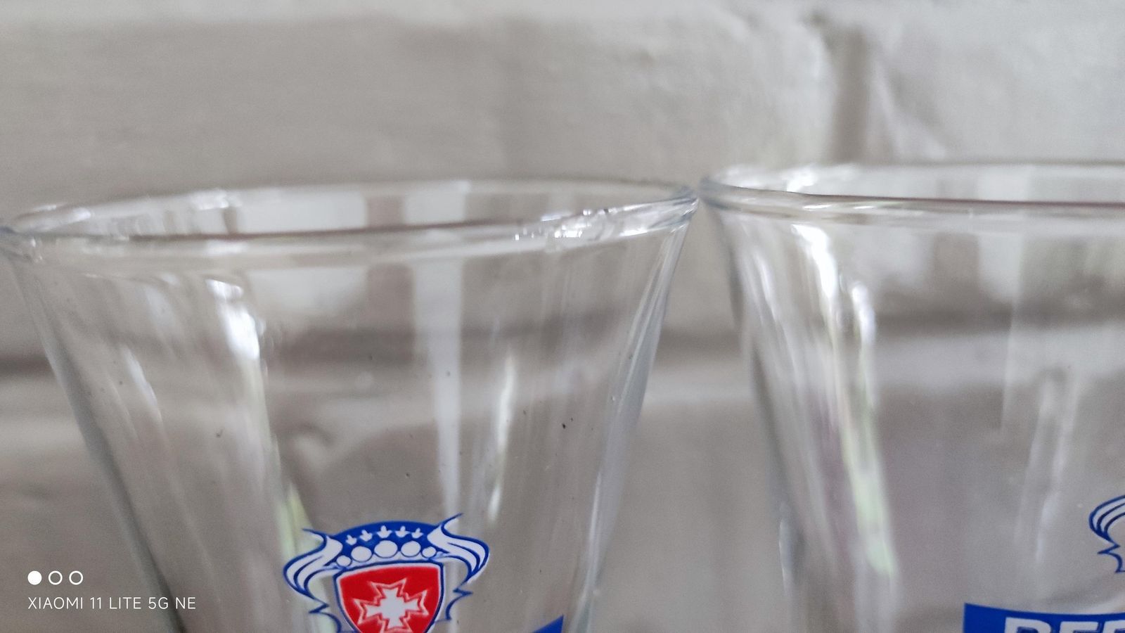 photo vinterior Verres à pastis BERGER, années 1960, café parisien