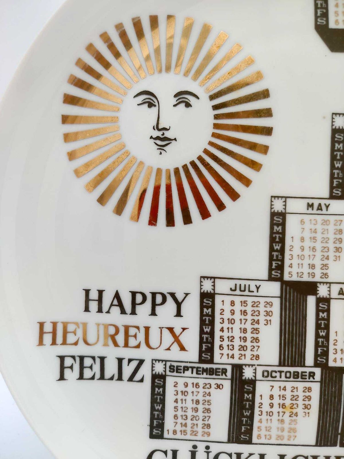 Assiette calendrier en céramique vintage Piero Fornasetti Milano 1979, noire et dorée photo for sale