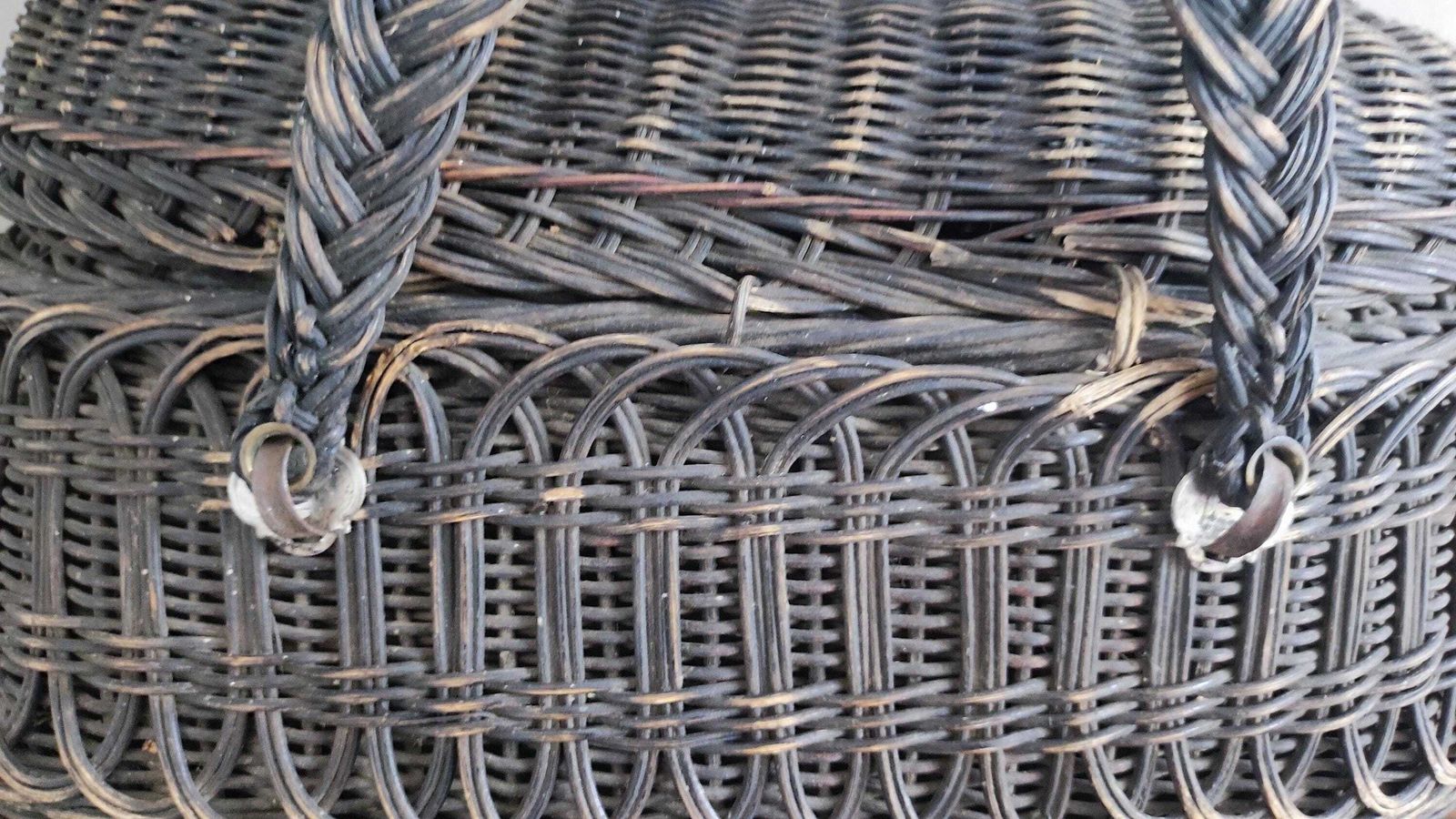 156.0 Panier de ferme d'époque en osier tressé, panier à couture avec couvercle, France photo