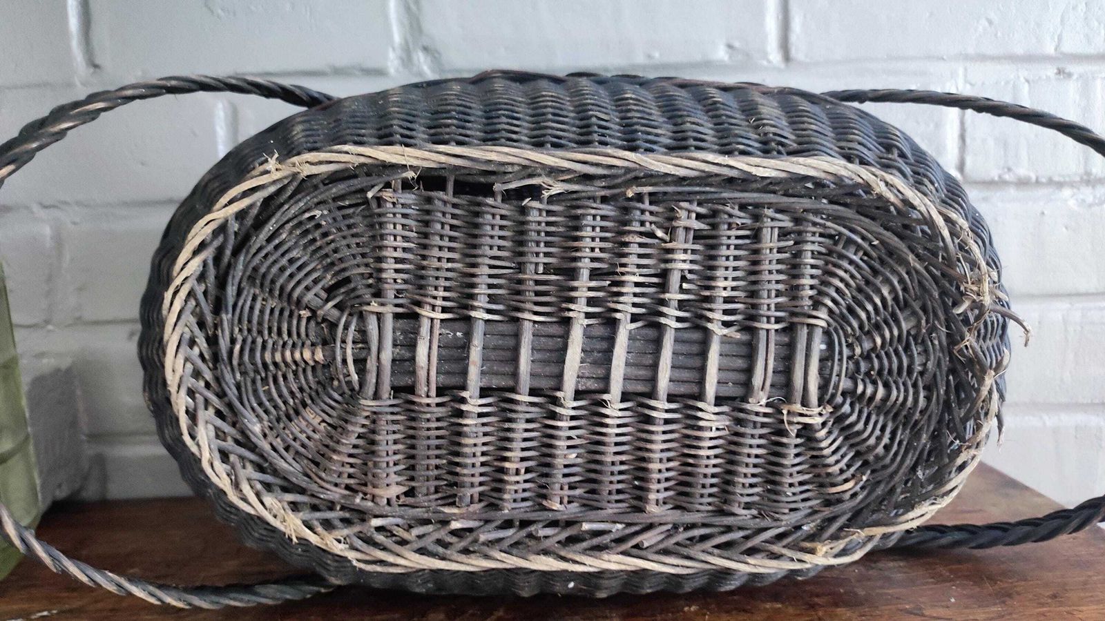 photo vinterior Antique French Woven Farm Basket Wicker Sewing Basket With Lid