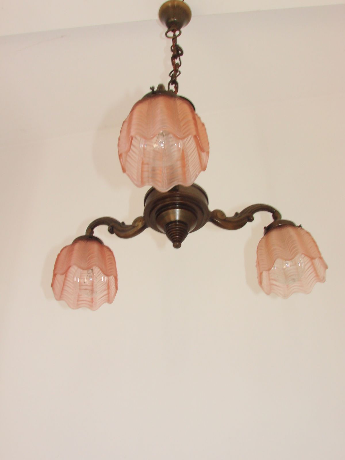photo furniture Art Deco bronzen kroonluchter, jaren 1920.
