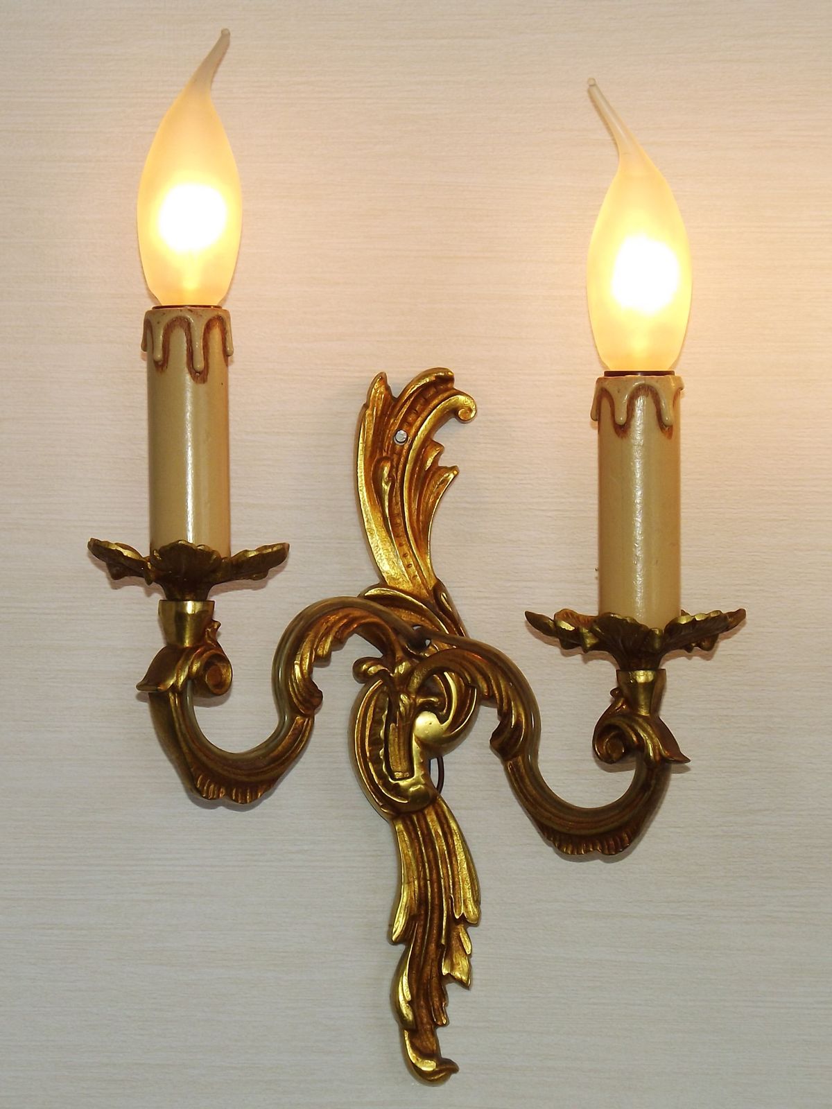 photo buy Paire d'appliques murales doubles vintage en bronze, décor de feuilles d'acanthe, France