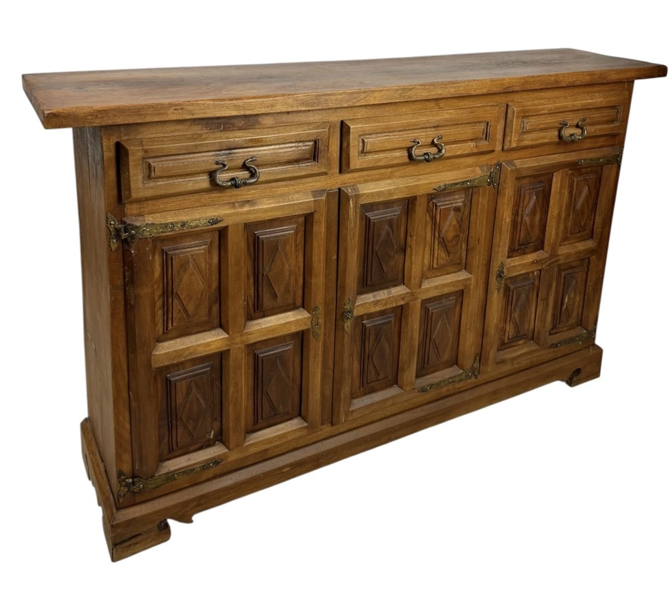 Spaans rustiek walnoten dressoir met drie lades