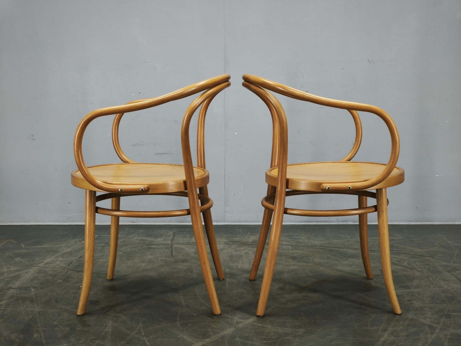 Ton Model 209 Bentwood eetkamerfauteuils, Tsjechië, jaren 2000 photo vinterior