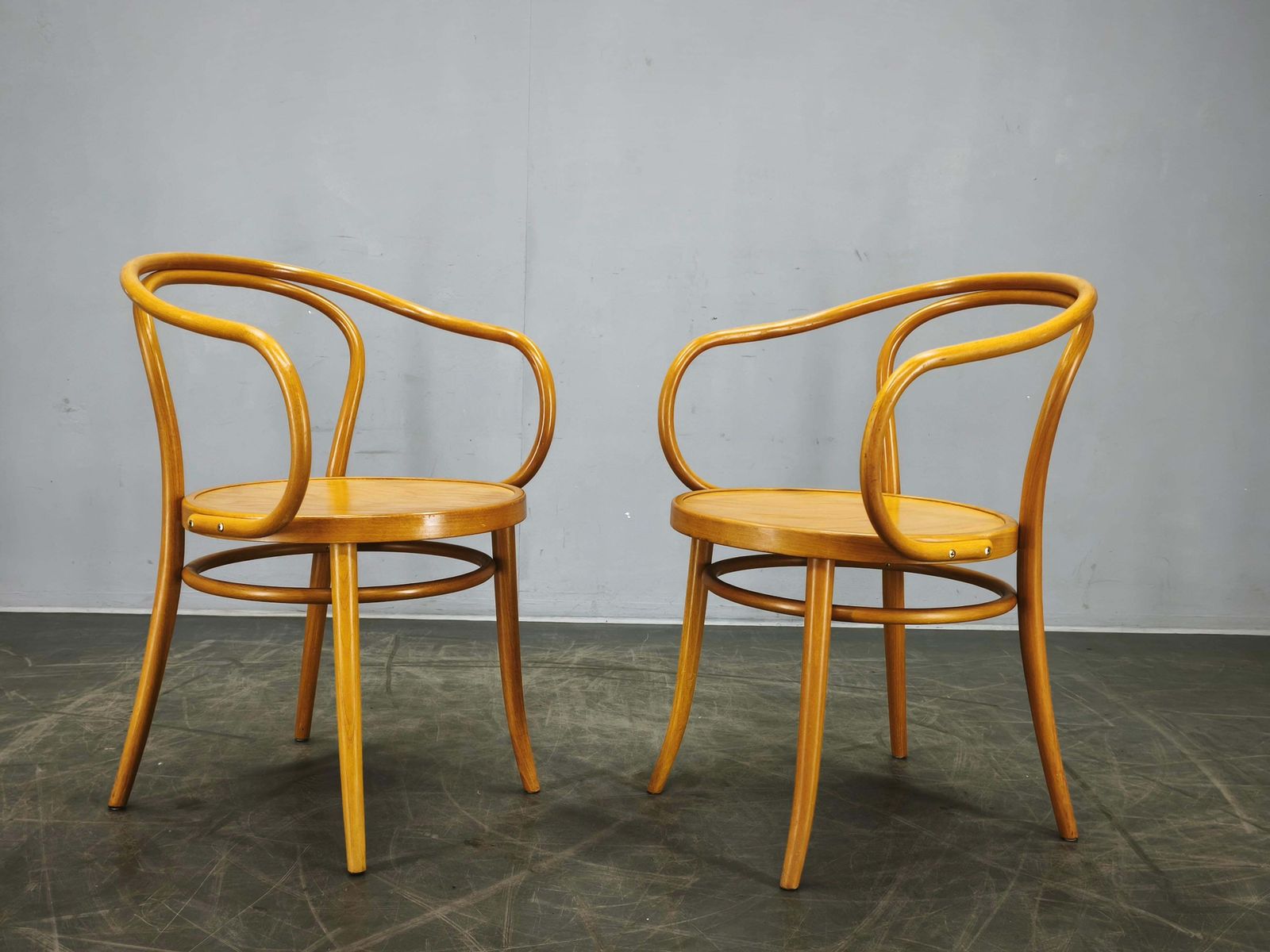 Meubels Ton Model 209 Bentwood eetkamerfauteuils, Tsjechië, jaren 2000 photo