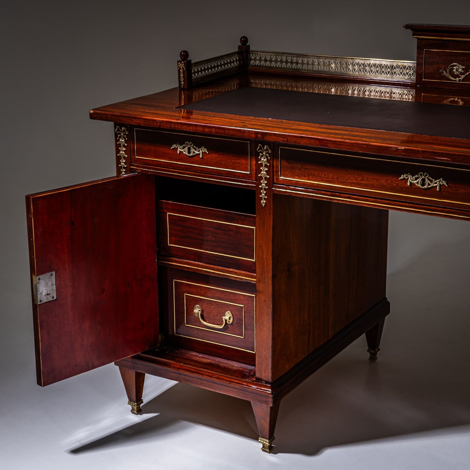 Empire stijl bureau, 19e eeuw photo vintage