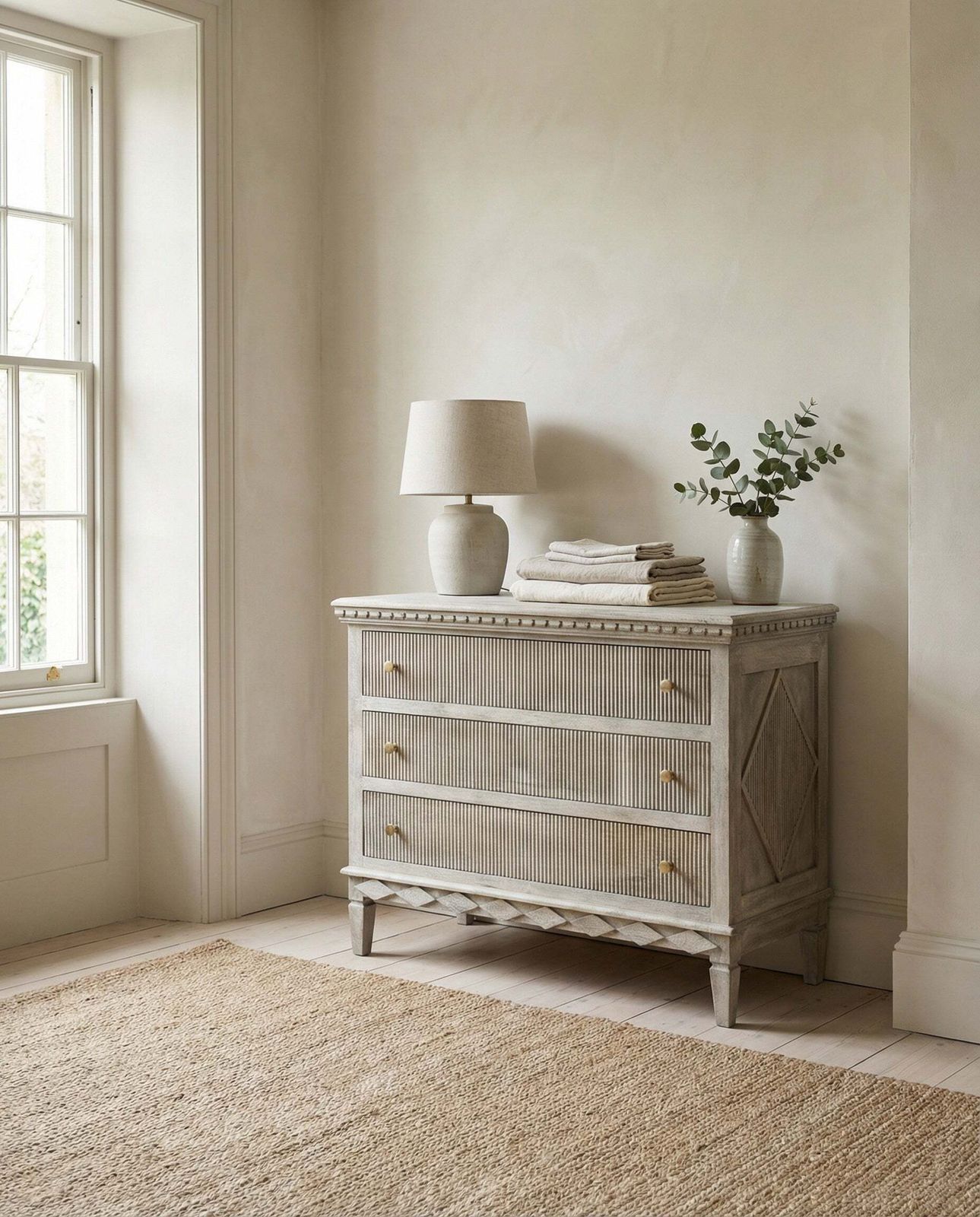 Witgekalkte Ladekast van Mangohout met Gesneden Lineair Reliëf photo furniture