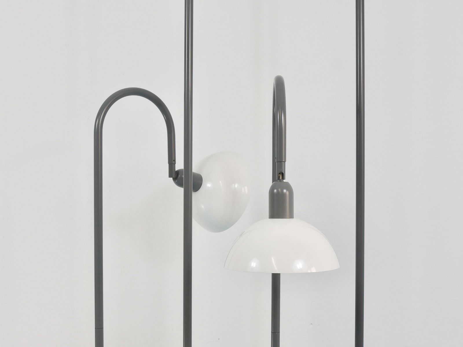 2 Postmodern Memphis-stijl uplighter vloerlampen, torchière, Italië, jaren 1980 photo Verlichting
